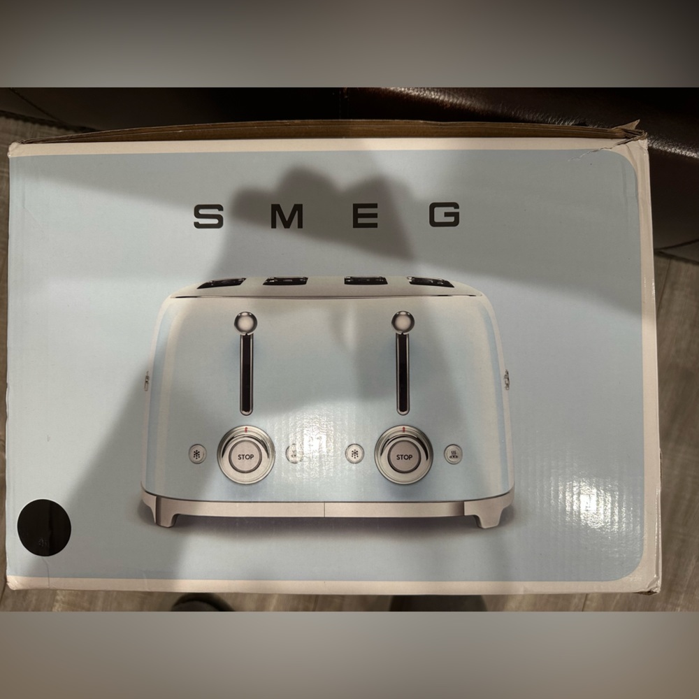 Brand new Smeg 4 slicer black toaster